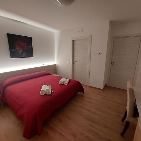 Hotel Locanda Rossa Romans di Varmo Camera foto