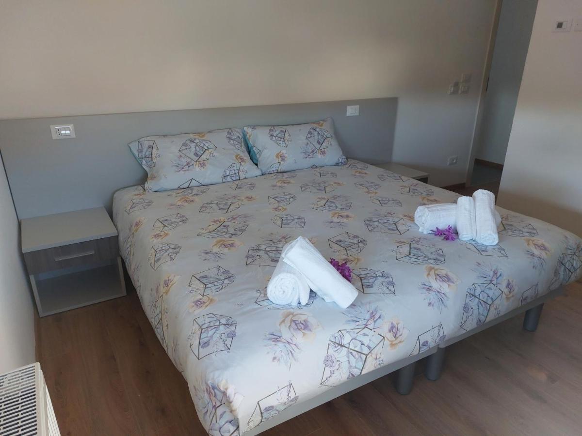 Hotel Locanda Rossa Romans di Varmo Esterno foto