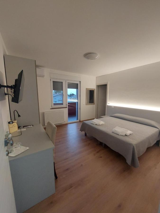 Hotel Locanda Rossa Romans di Varmo Esterno foto