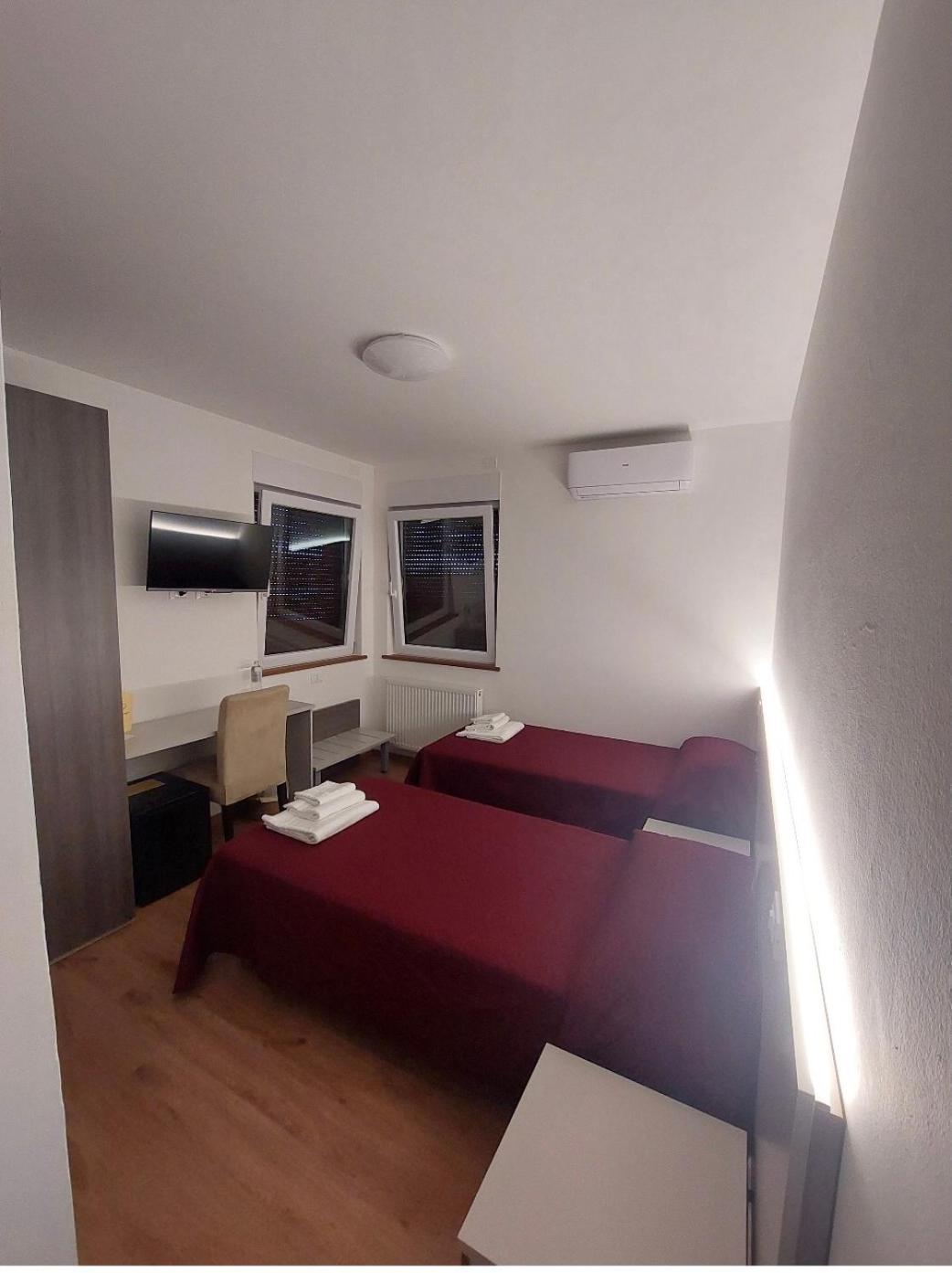 Hotel Locanda Rossa Romans di Varmo Esterno foto