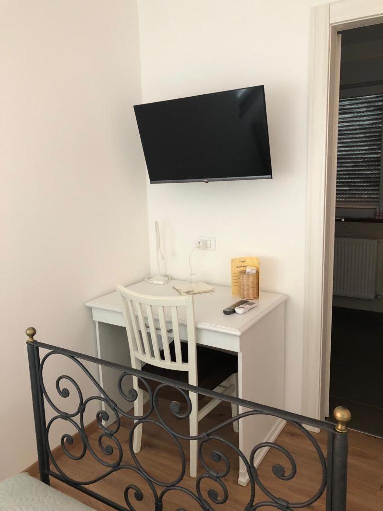 Hotel Locanda Rossa Romans di Varmo Esterno foto