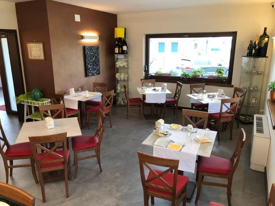 Hotel Locanda Rossa Romans di Varmo Esterno foto